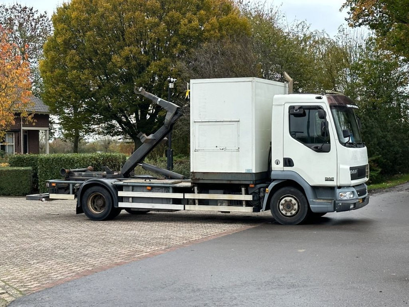 Camião polibenne DAF LF 45 180!! HAAKARM/CONTAINER!!MOBILE WORKSHOP!!: foto 2