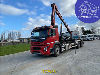 Camião transportador de contêineres/ Caixa móvel VOLVO FMX 420