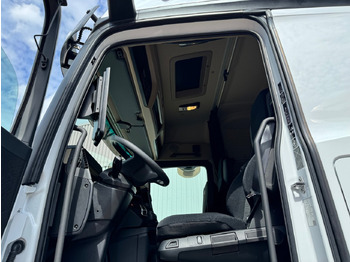 Fotografia de interior 1: Camião chassi novo Mercedes-Benz Actros 2548 L 6x2 Actros 2548 L 6x2, Retarder, Lenk-/Liftachse, Navi, MirrorCam, MultimediaCockpit Fotografia de interior 1: Camião chassi novo Mercedes-Benz Actros 2548 L 6x2 Actros 2548 L 6x2, Retarder, Lenk-/Liftachse, Navi, MirrorCam, MultimediaCockpit