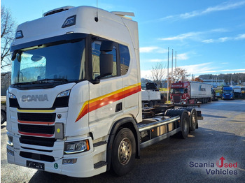 Camião transportador de contêineres/ Caixa móvel SCANIA R 450