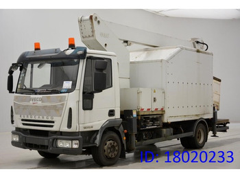 Caminhão com plataforma aérea IVECO EuroCargo 120E