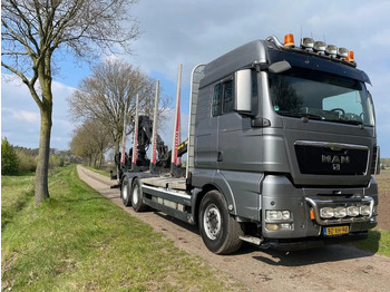 Camião de transporte de madeira MAN TGX 26.540