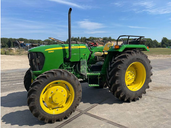 Trator JOHN DEERE