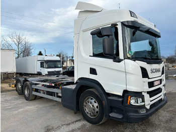 Camião transportador de contêineres/ Caixa móvel SCANIA