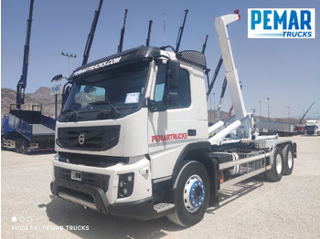 Camião transportador de contêineres/ Caixa móvel VOLVO FMX 410