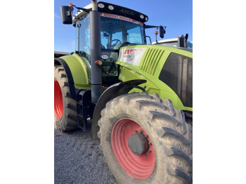 Trator CLAAS Axion 820