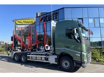 Camião de transporte de madeira VOLVO FH