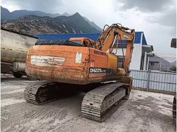 Escavadora de rastos DOOSAN DH225