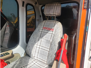 Escavadora de rastos Doosan DH225LC-7: foto 2