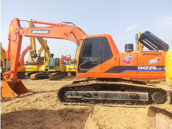 Escavadora de rastos Doosan DH225LC-7: foto 4