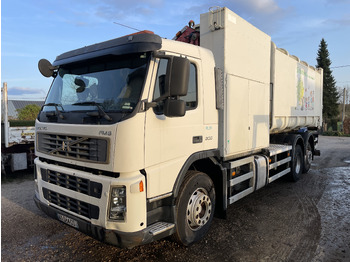 Caminhão de lixo VOLVO FM9 300