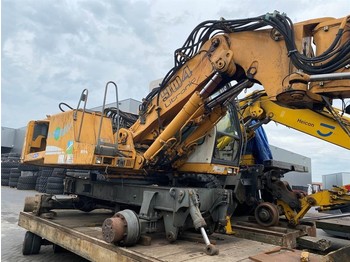 Escavadeira de rodas LIEBHERR A 904