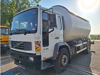 Caminhão tanque VOLVO FL 250