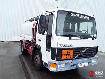 Caminhão tanque VOLVO FL6