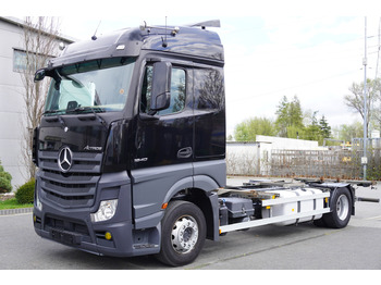 Camião chassi MERCEDES-BENZ Actros 1840