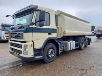 Caminhão tanque VOLVO FM