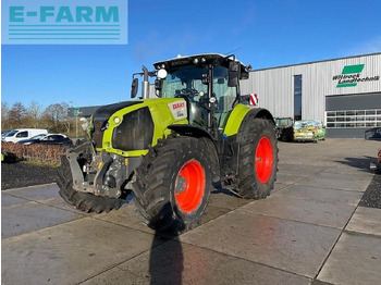 Trator CLAAS Axion 810