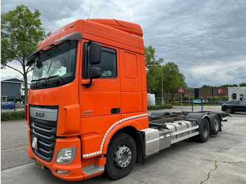 Camião transportador de contêineres/ Caixa móvel DAF XF 440