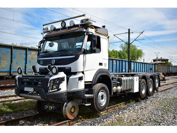 Camião transportador de contêineres/ Caixa móvel VOLVO FMX