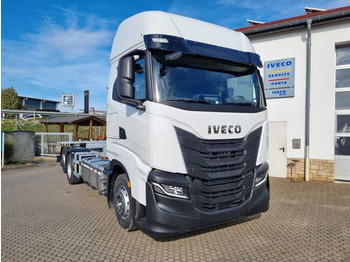 Camião transportador de contêineres/ Caixa móvel IVECO S-WAY