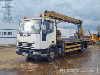 Caminhão com plataforma aérea IVECO