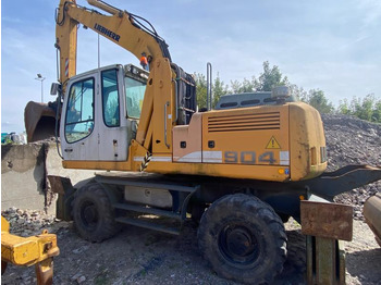 Escavadeira de rodas LIEBHERR A 904 C