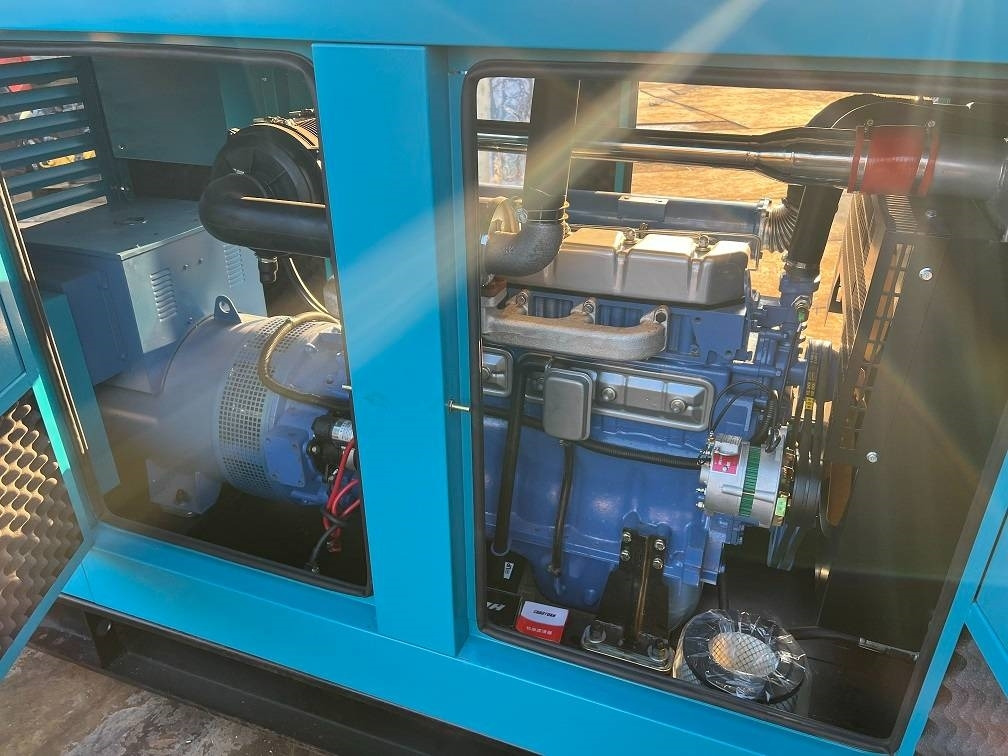 Gerador elétrico novo Ricardo 100KVA (80KW) SILENT GENERATOR 3 PHASE 50HZ 400V: foto 8 Gerador elétrico novo Ricardo 100KVA (80KW) SILENT GENERATOR 3 PHASE 50HZ 400V: foto 8