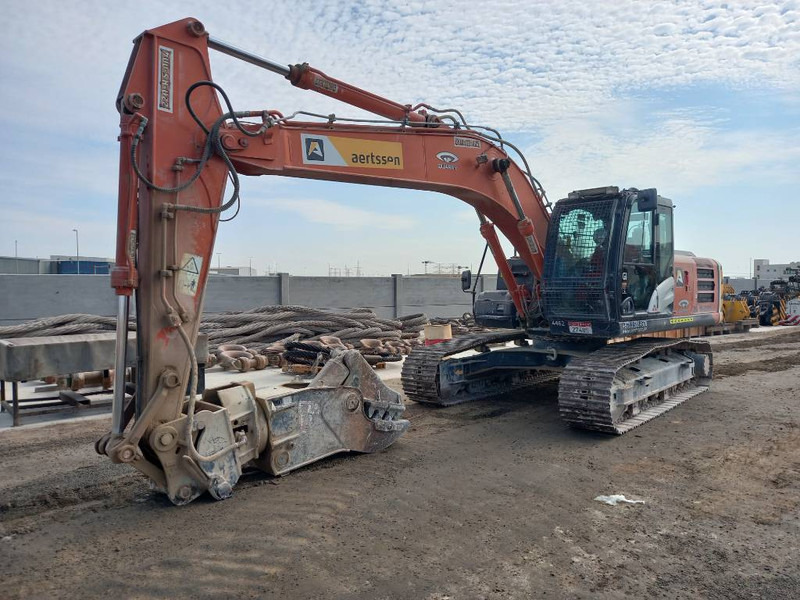 Escavadora de rastos Hitachi ZX220 LC (Abu Dhabi): foto 8