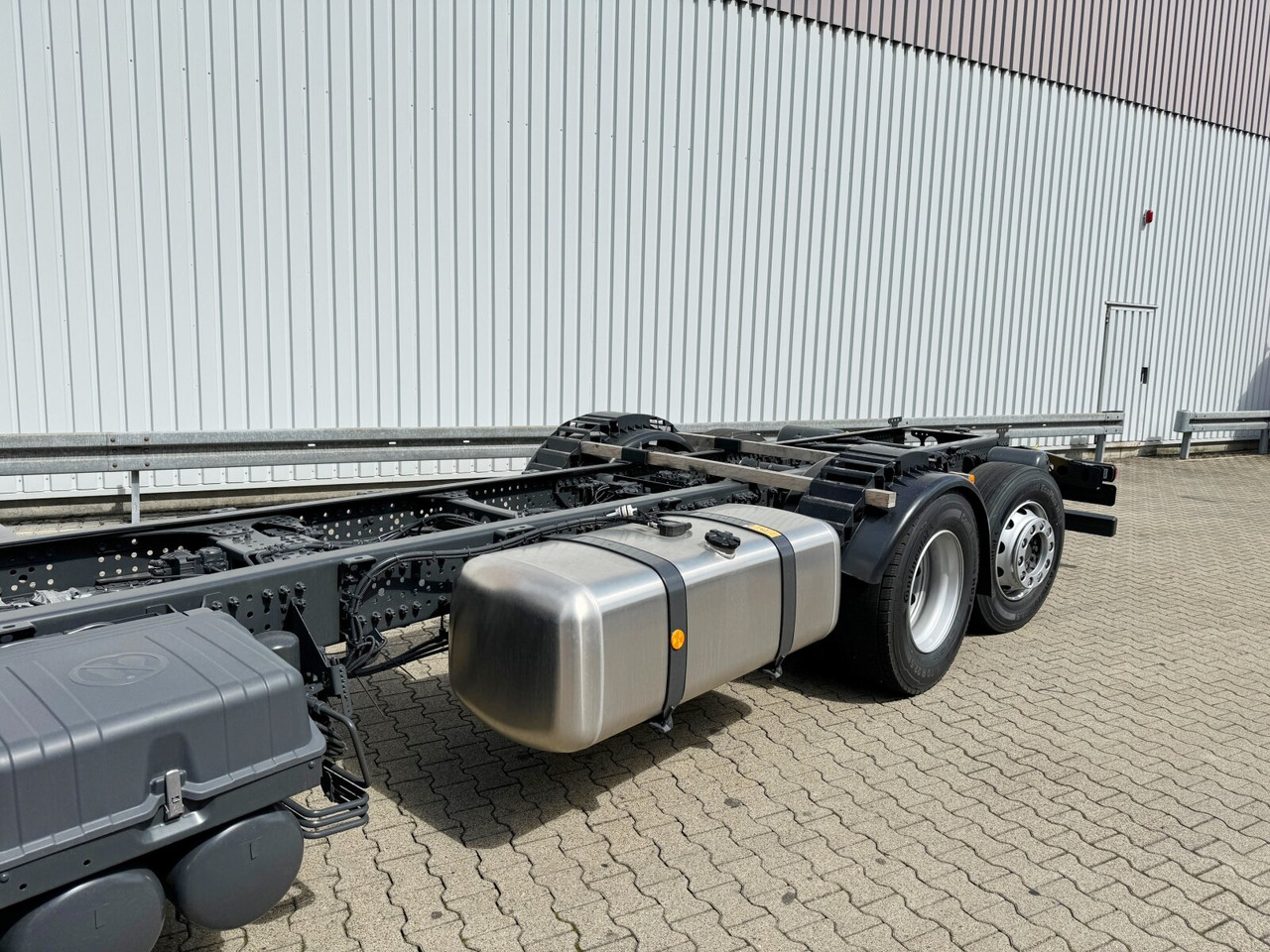 Camião chassi novo Mercedes-Benz Actros 2548 L 6x2 Actros 2548 L 6x2, Retarder, Lenk-/Liftachse, Navi, MirrorCam, MultimediaCockpit: foto 12 Camião chassi novo Mercedes-Benz Actros 2548 L 6x2 Actros 2548 L 6x2, Retarder, Lenk-/Liftachse, Navi, MirrorCam, MultimediaCockpit: foto 12