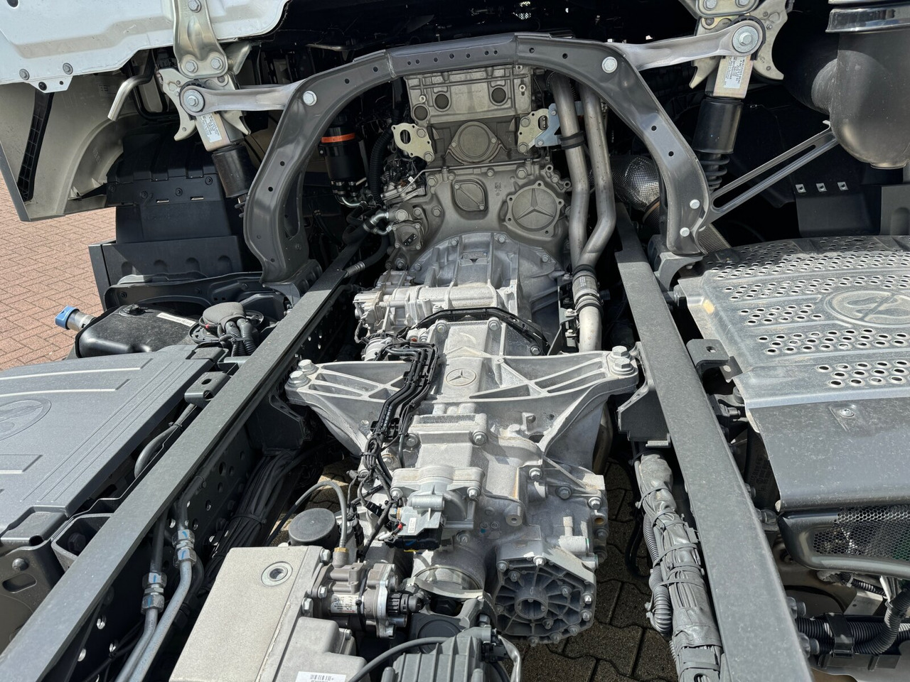 Camião chassi novo Mercedes-Benz Actros 2548 L 6x2 Actros 2548 L 6x2, Retarder, Lenk-/Liftachse, Navi, MirrorCam, MultimediaCockpit: foto 13 Camião chassi novo Mercedes-Benz Actros 2548 L 6x2 Actros 2548 L 6x2, Retarder, Lenk-/Liftachse, Navi, MirrorCam, MultimediaCockpit: foto 13