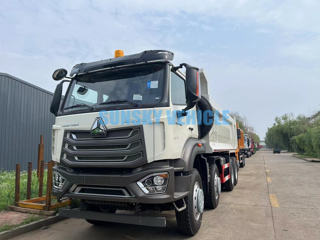 Camião basculante para transporte de materiais a granel novo HOWO Brand New 8X4 400HP Tipper Truck: foto 13