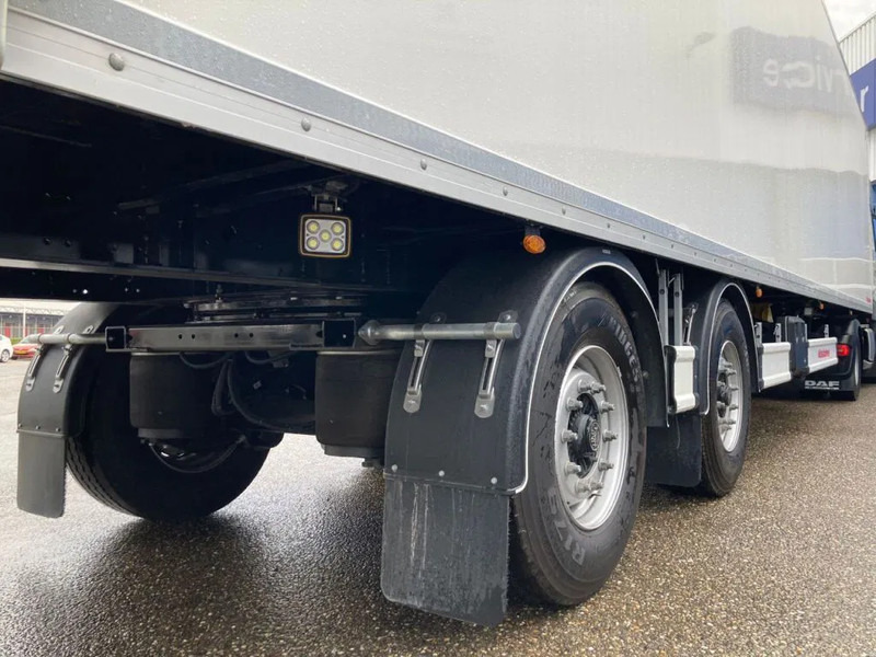 Leasing de Kässbohrer SBT C / 20 - 12 / 18 Gesloten trailer TriDec Iso dak Kässbohrer SBT C / 20 - 12 / 18 Gesloten trailer TriDec Iso dak: foto 7