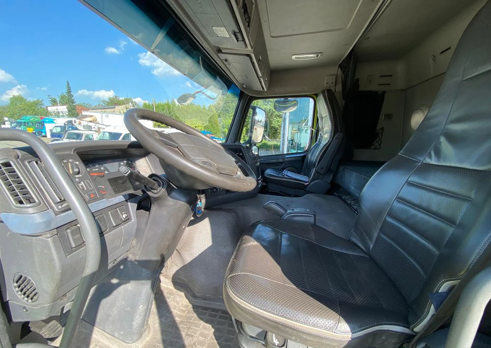 Caminhão de lixo Volvo FM  480: foto 16