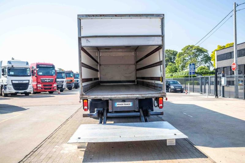 Camião frigorífico Renault MIDLUM 280DXI+POUSSIN/CHICKEN/KUIKEN/KÛKEN: foto 6 Camião frigorífico Renault MIDLUM 280DXI+POUSSIN/CHICKEN/KUIKEN/KÛKEN: foto 6