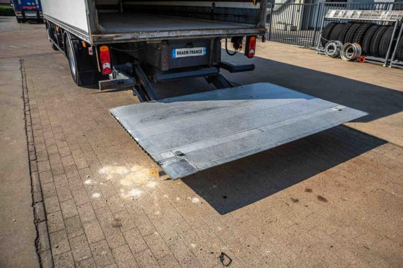 Camião frigorífico Renault MIDLUM 280DXI+POUSSIN/CHICKEN/KUIKEN/KÛKEN: foto 7 Camião frigorífico Renault MIDLUM 280DXI+POUSSIN/CHICKEN/KUIKEN/KÛKEN: foto 7