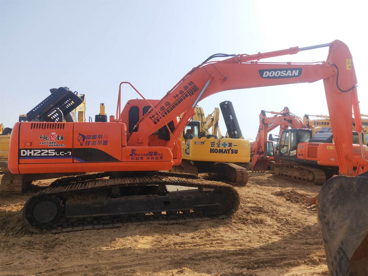 Escavadora de rastos Doosan DH225LC-7: foto 6