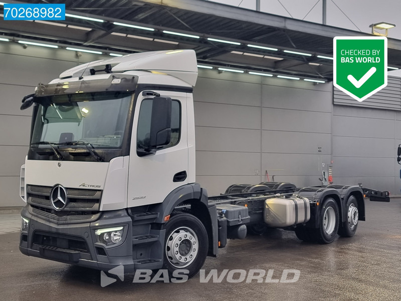 Camião chassi novo Mercedes-Benz Actros 2532 6X2 NEW Euro 6! ClassicSpace Navi Lenkachse: foto 1