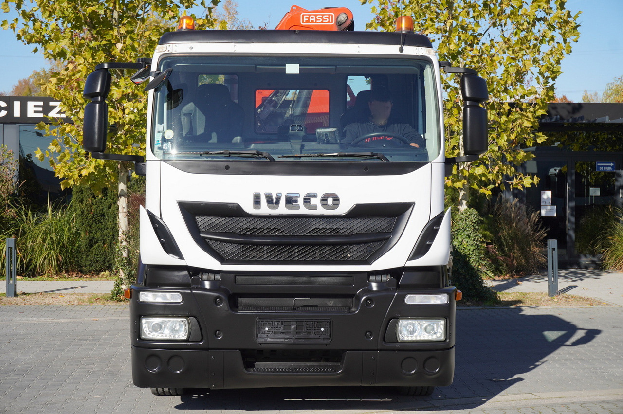 Camião grua IVECO Stralis 310 E6 / NEW 3-sided tipper / Fassi F135 crane with remote control: foto 22