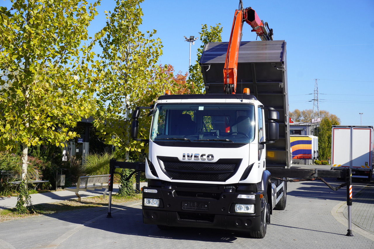 Camião grua IVECO Stralis 310 E6 / NEW 3-sided tipper / Fassi F135 crane with remote control: foto 10