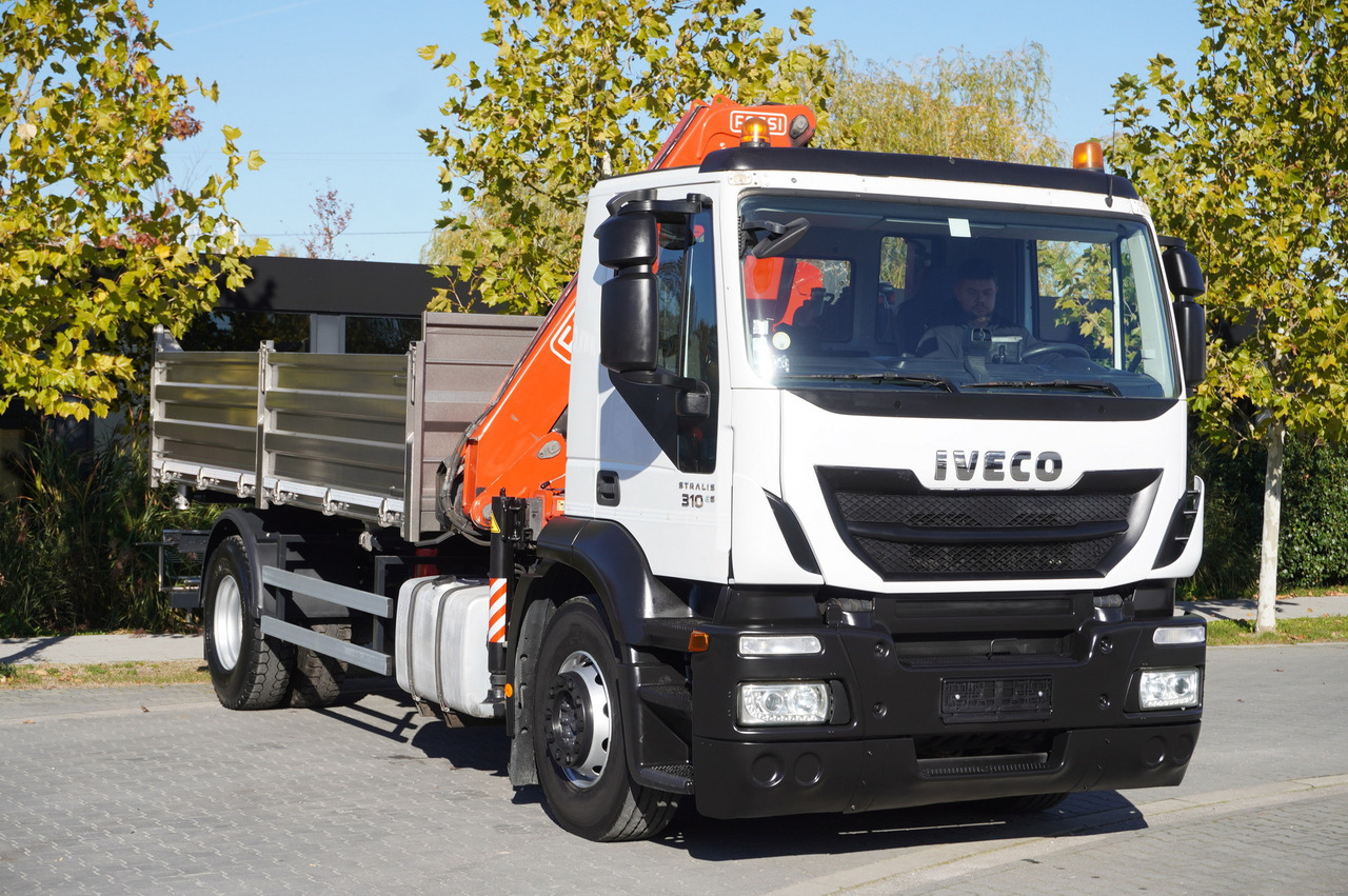 Camião grua IVECO Stralis 310 E6 / NEW 3-sided tipper / Fassi F135 crane with remote control: foto 19