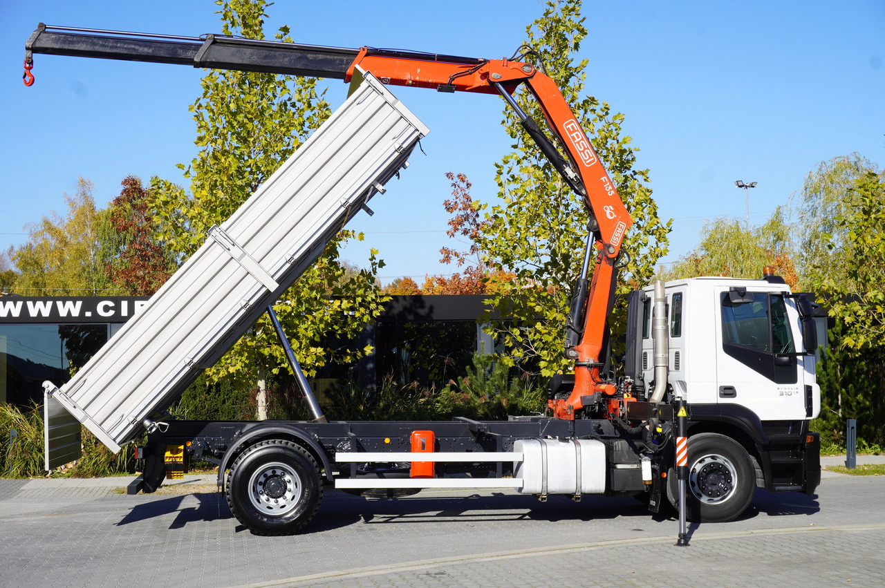 Camião grua IVECO Stralis 310 E6 / NEW 3-sided tipper / Fassi F135 crane with remote control: foto 12