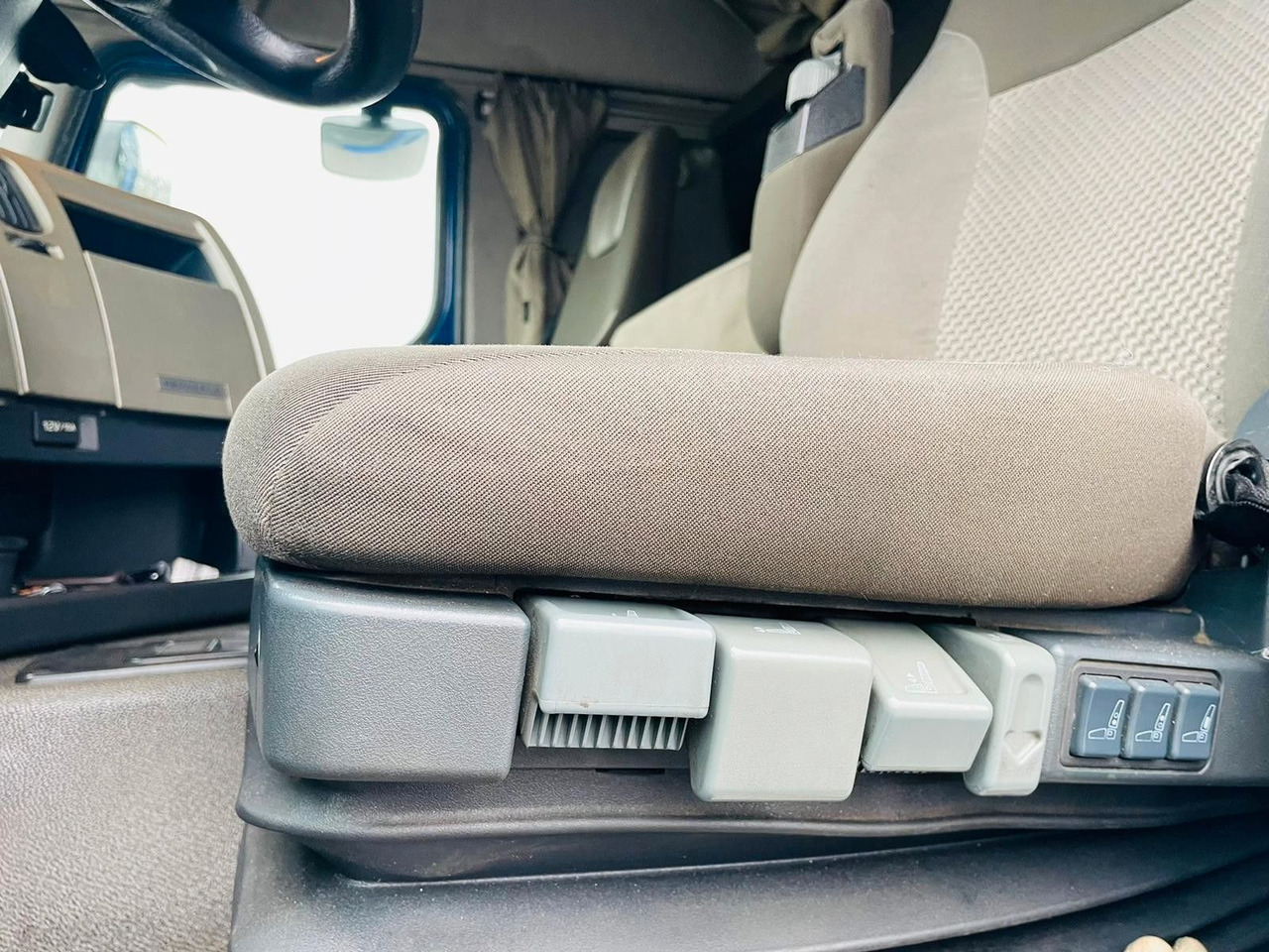 Camião de lona Renault Premium 460 P6X2 EEV: foto 14 Camião de lona Renault Premium 460 P6X2 EEV: foto 14